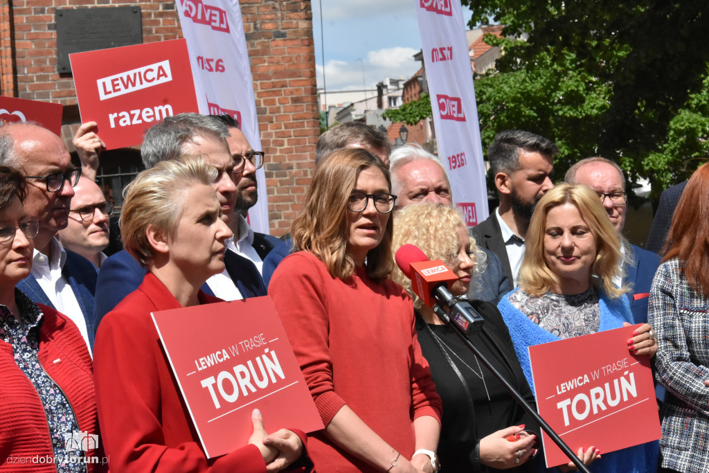 Konferencja Lewicy na toruńskiej starówce