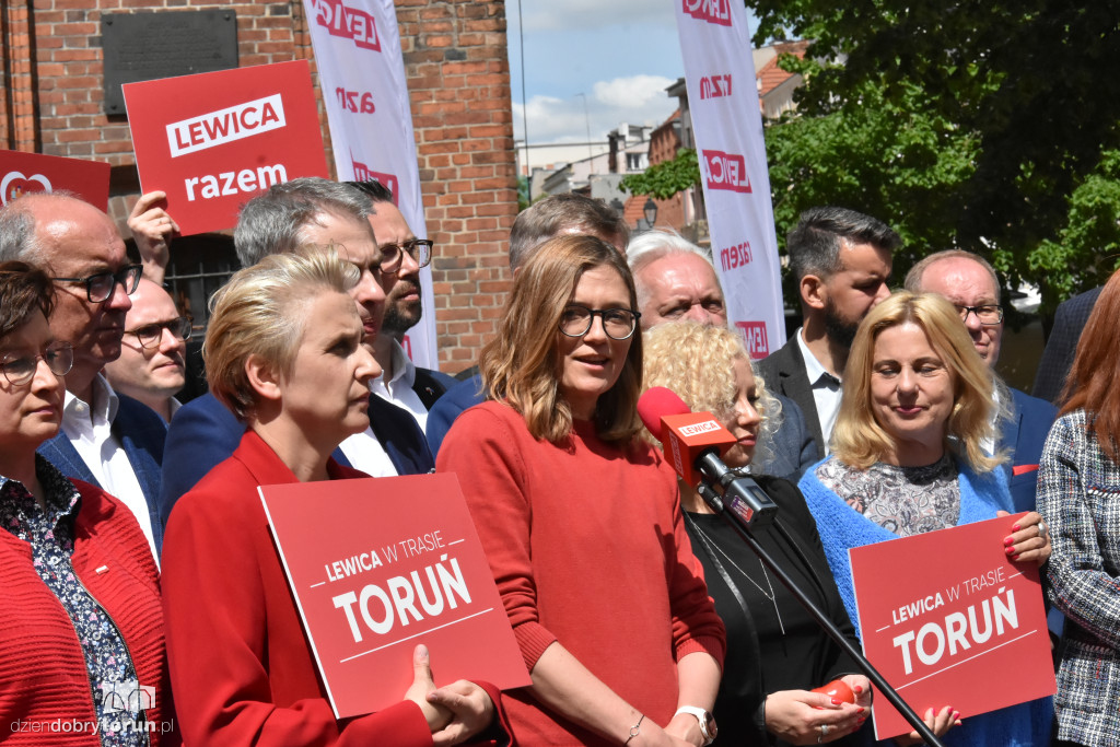 Konferencja Lewicy na toruńskiej starówce