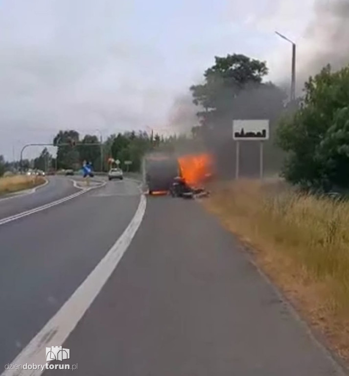 Pożar auta dostawczego pod Toruniem