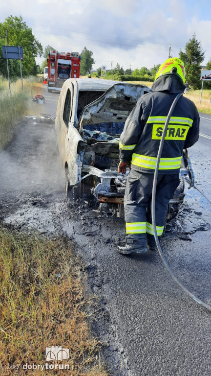 Pożar auta dostawczego pod Toruniem