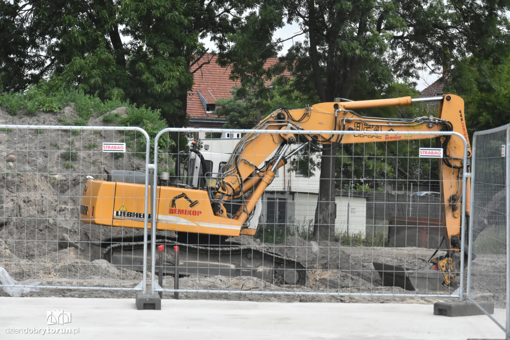 Wmurowanie kamienia węgielnego pod budowę szkoły