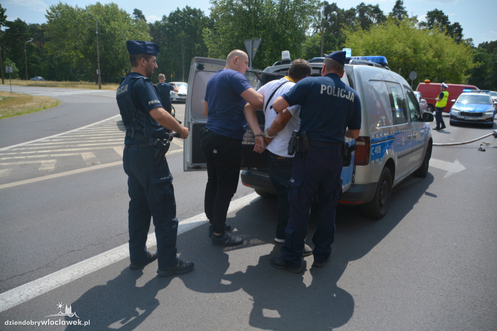 Kompletnie pijany kierowca złamał latarnię