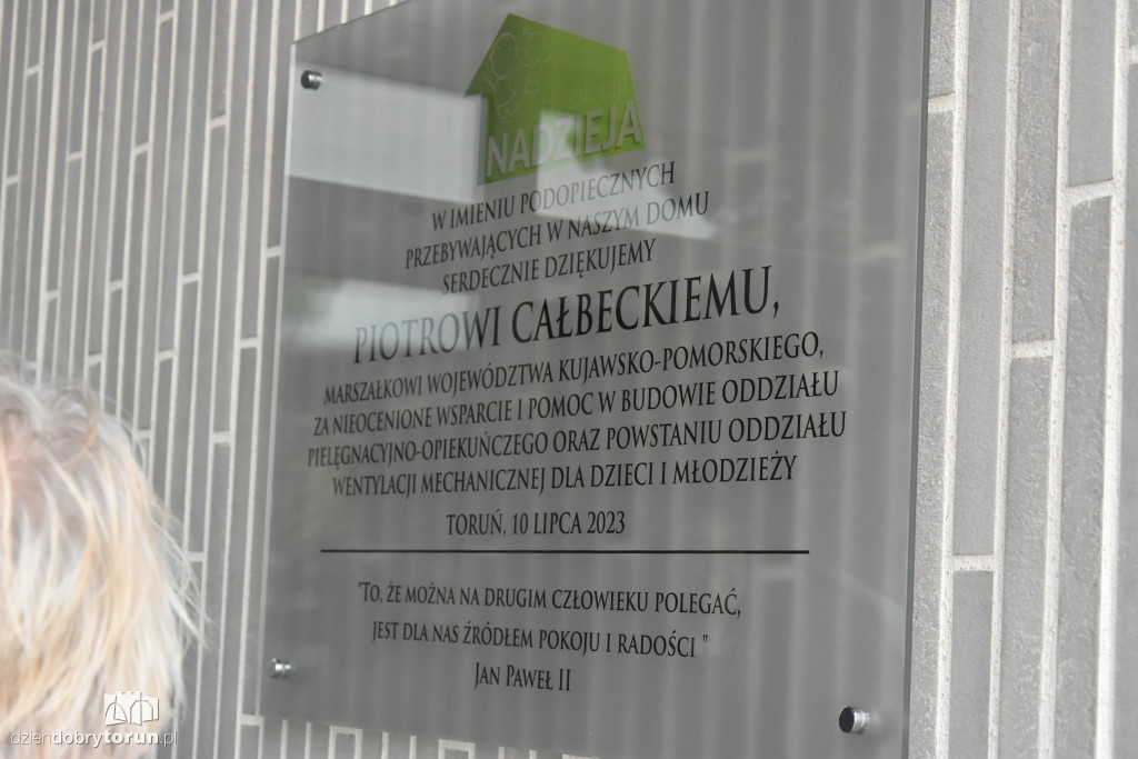 Marszałek Całbecki z wizytą w hospicjum