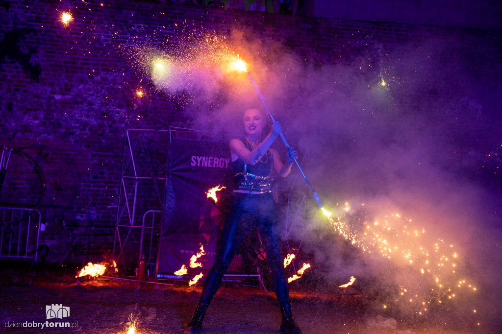 Fireshow w fosie zamkowej