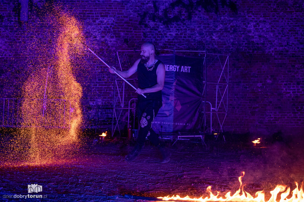 Fireshow w fosie zamkowej