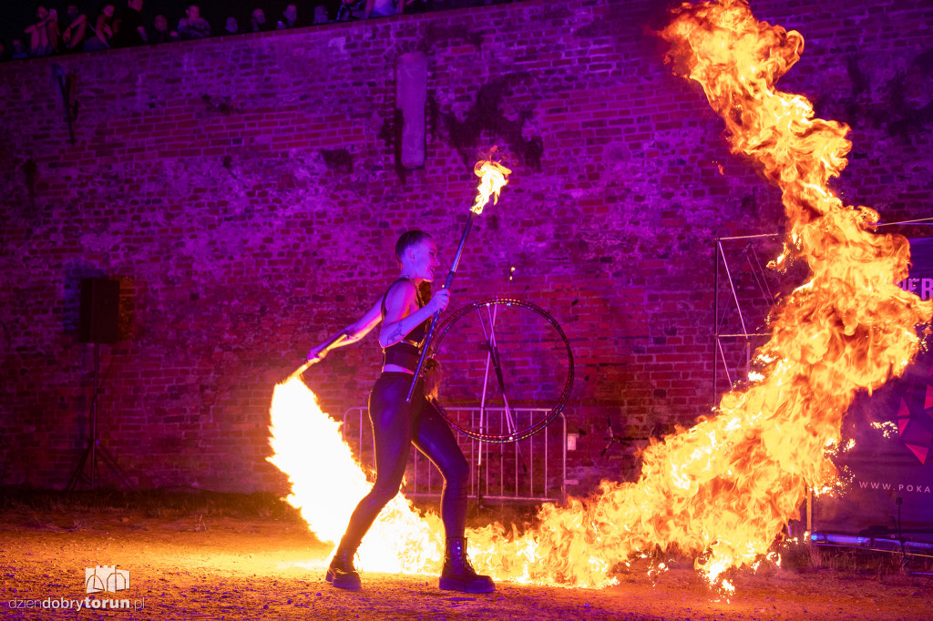 Fireshow w fosie zamkowej