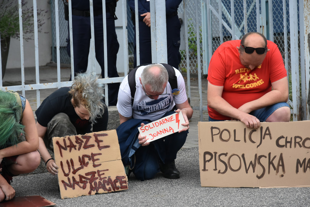 Protest przed toruńską komendą policji