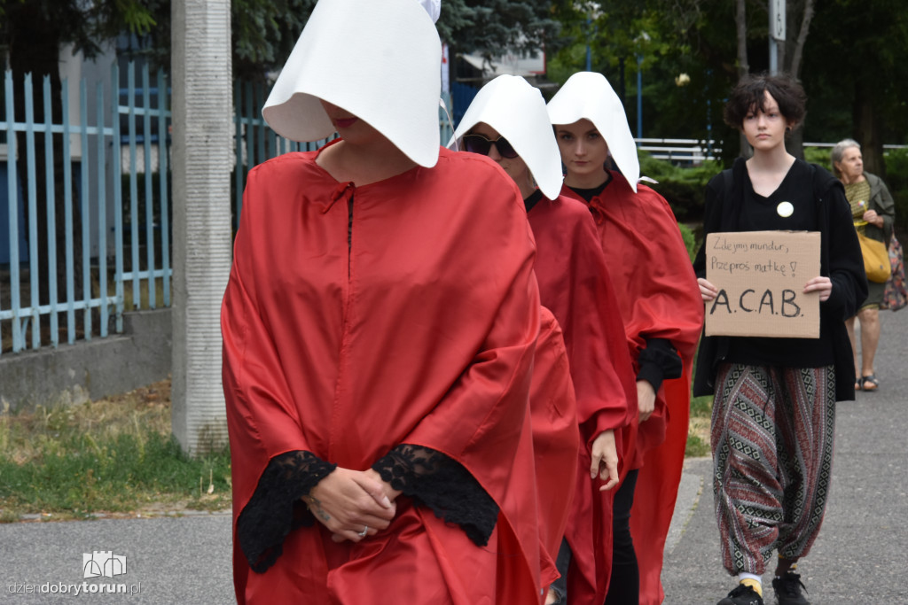 Protest przed toruńską komendą policji