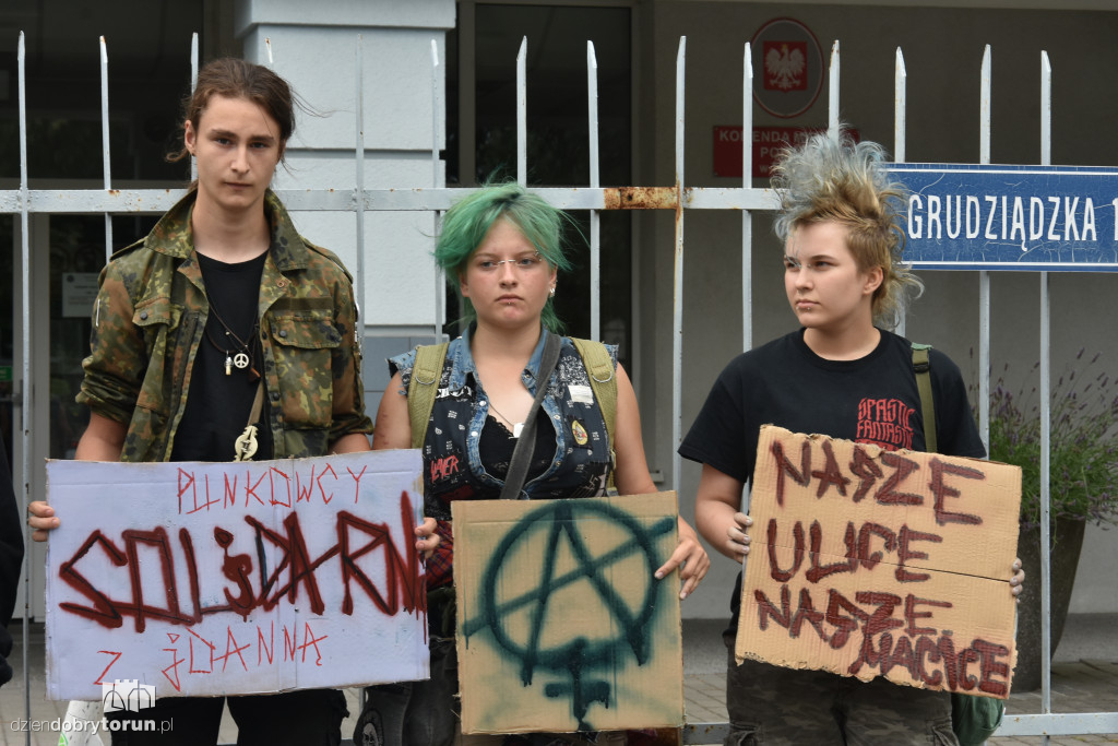 Protest przed toruńską komendą policji