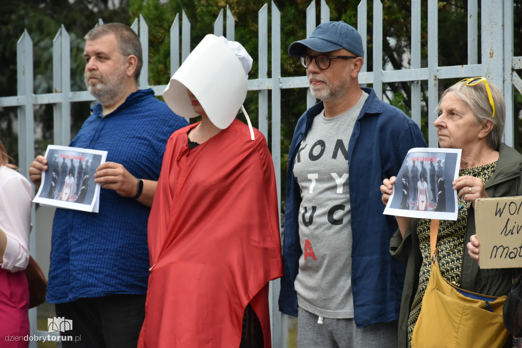 Protest przed toruńską komendą policji