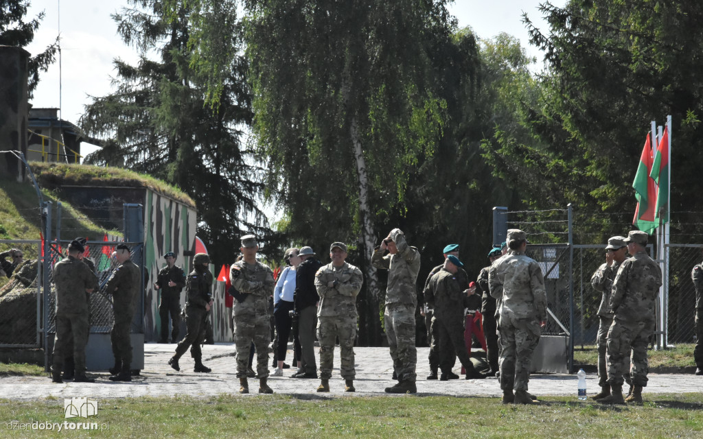 Minister Mariusz Błaszczak na poligonie