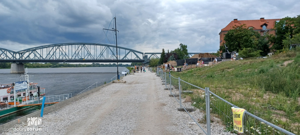 Rozkopany toruński bulwar
