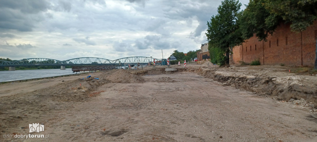 Rozkopany toruński bulwar