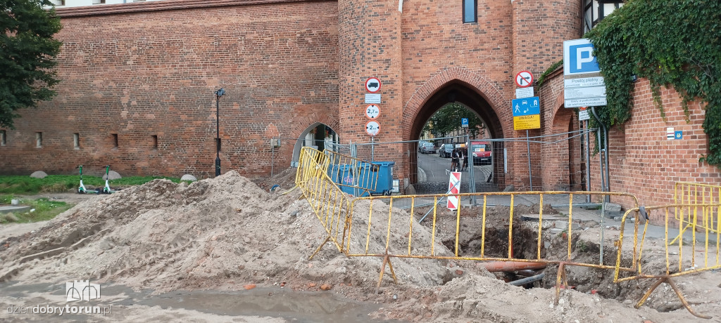 Rozkopany toruński bulwar