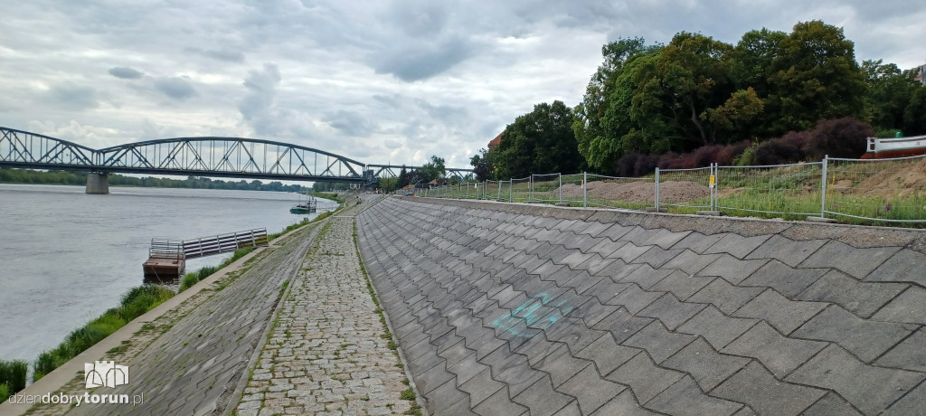 Rozkopany toruński bulwar