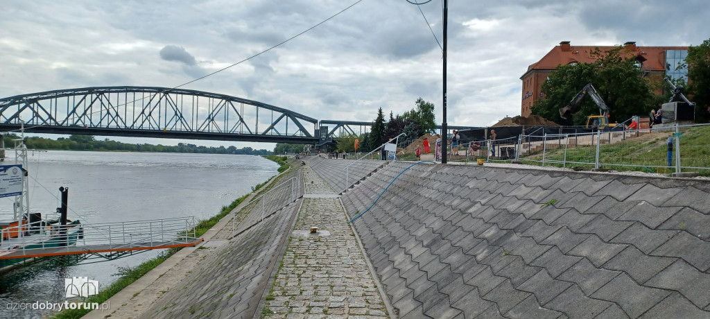 Rozkopany toruński bulwar