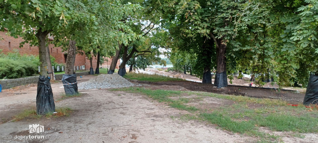 Rozkopany toruński bulwar