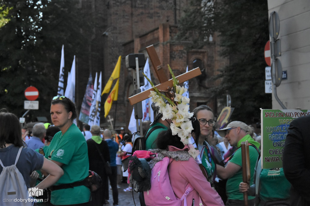 Pielgrzymka z Torunia ruszyła na Jasną Górę [FOTO]