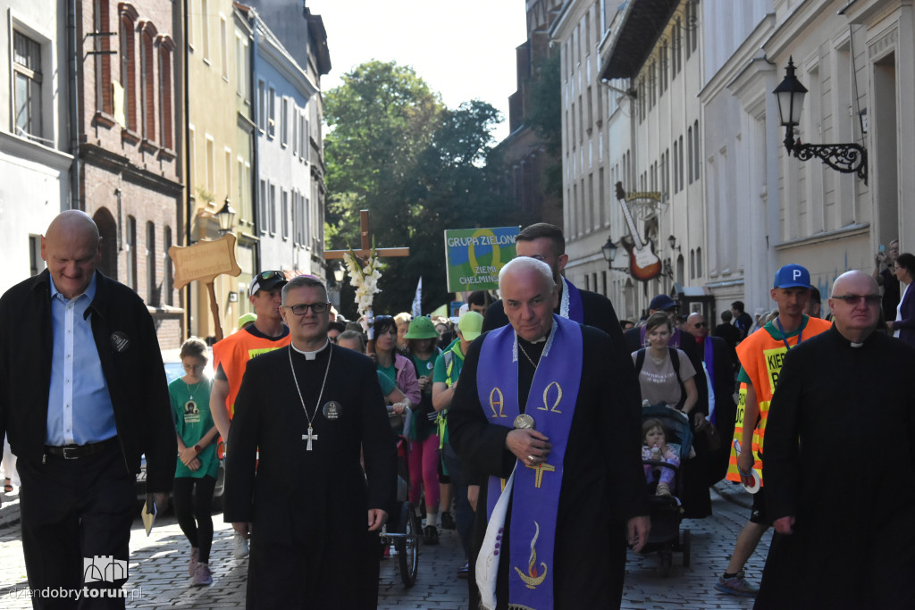 Pielgrzymka z Torunia ruszyła na Jasną Górę [FOTO]