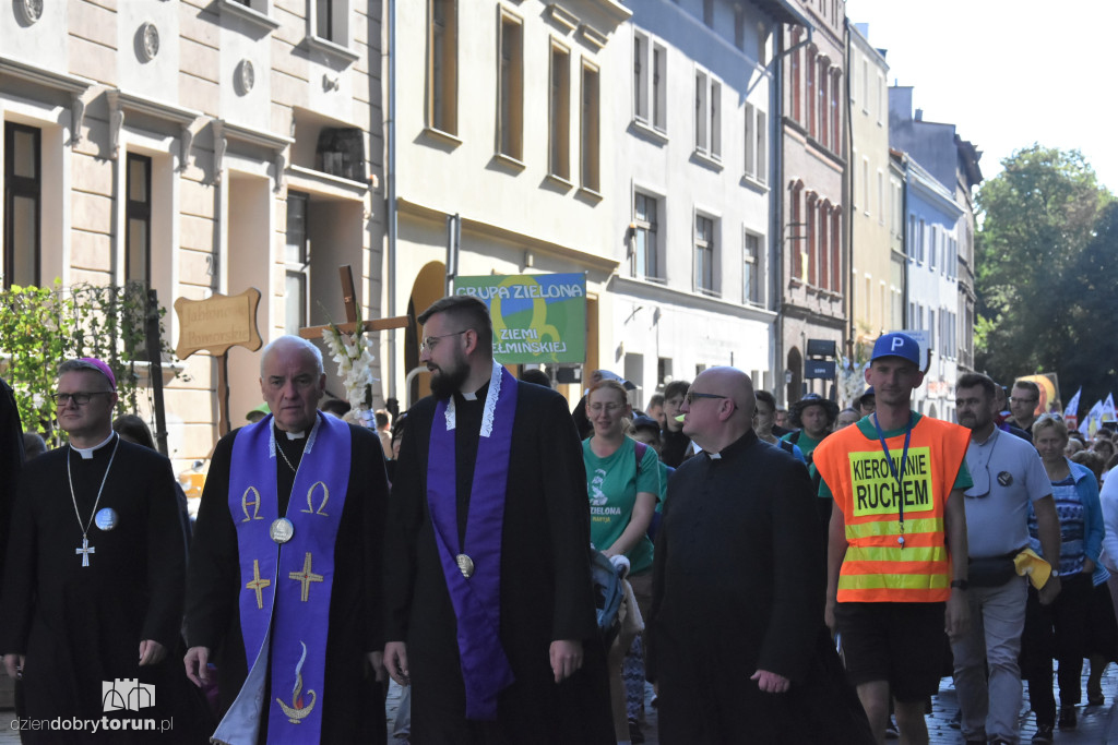 Pielgrzymka z Torunia ruszyła na Jasną Górę [FOTO]