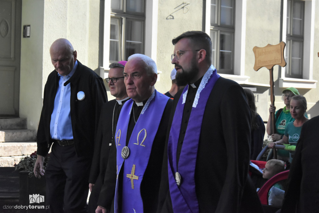 Pielgrzymka z Torunia ruszyła na Jasną Górę [FOTO]