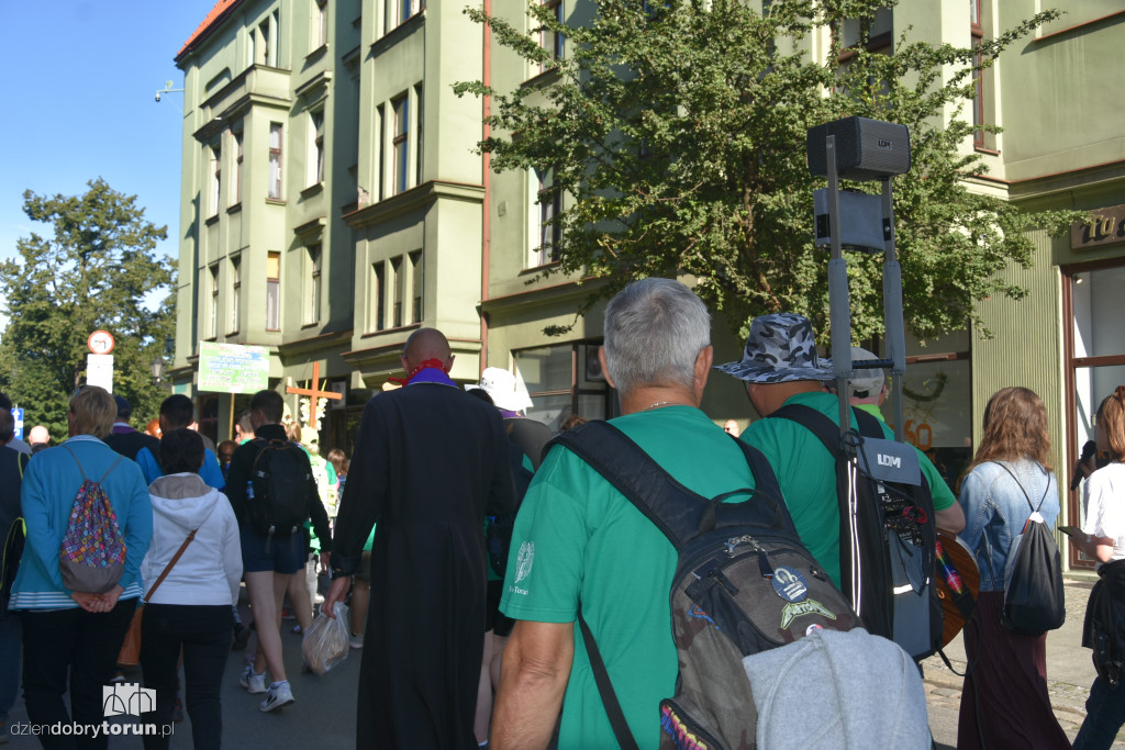 Pielgrzymka z Torunia ruszyła na Jasną Górę [FOTO]