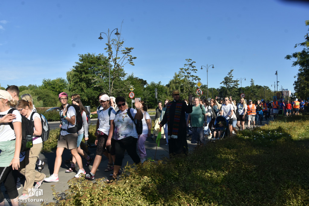 Pielgrzymka z Torunia ruszyła na Jasną Górę [FOTO]
