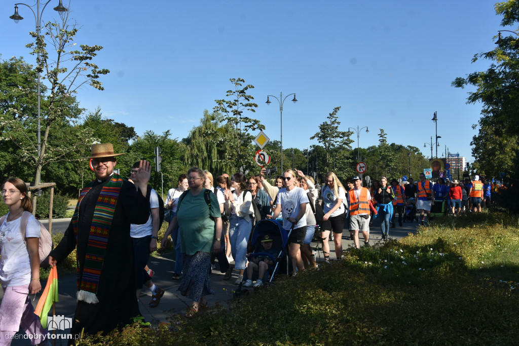Pielgrzymka z Torunia ruszyła na Jasną Górę [FOTO]
