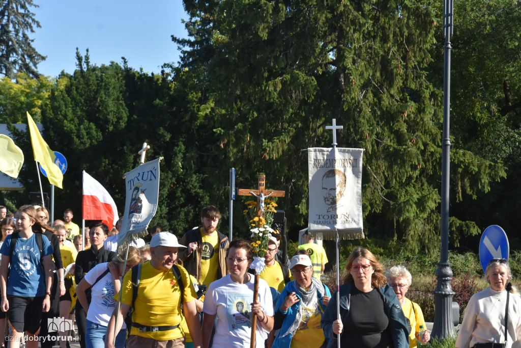Pielgrzymka z Torunia ruszyła na Jasną Górę [FOTO]
