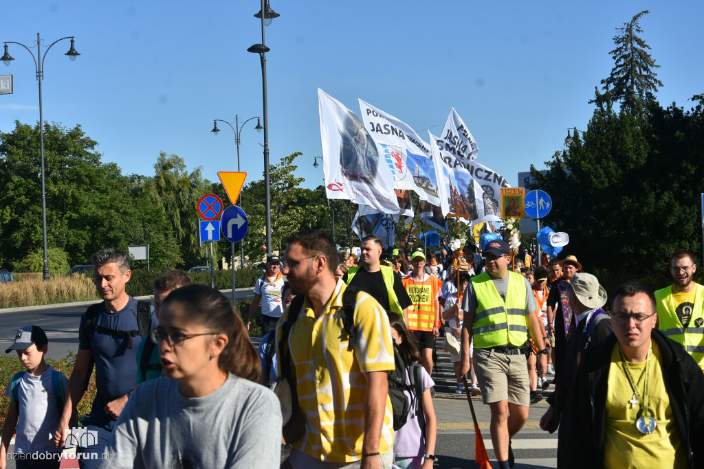 Pielgrzymka z Torunia ruszyła na Jasną Górę [FOTO]