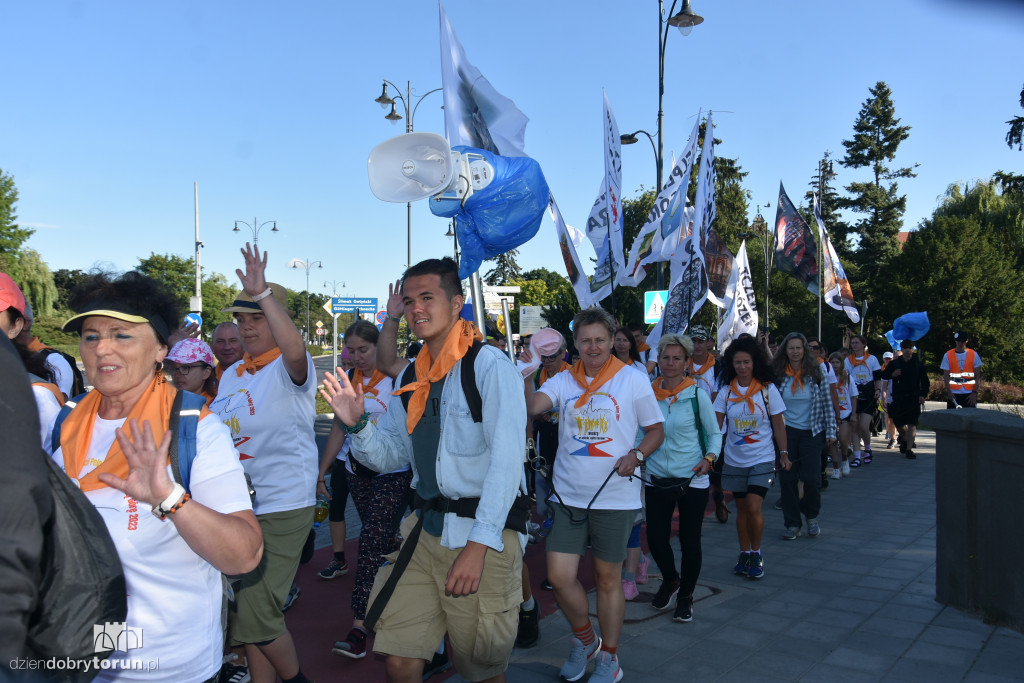 Pielgrzymka z Torunia ruszyła na Jasną Górę [FOTO]