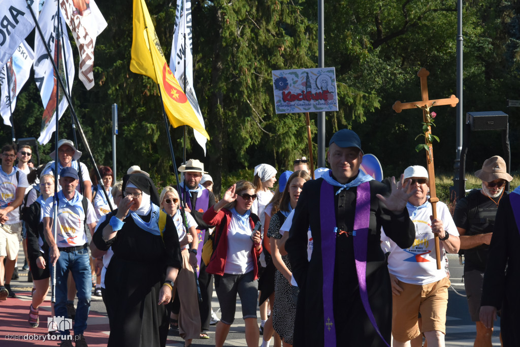 Pielgrzymka z Torunia ruszyła na Jasną Górę [FOTO]