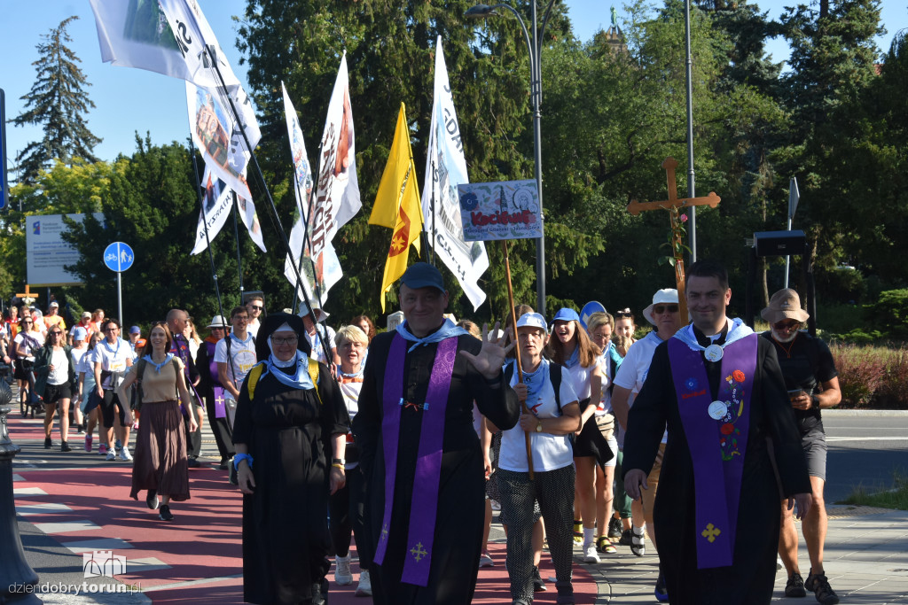 Pielgrzymka z Torunia ruszyła na Jasną Górę [FOTO]
