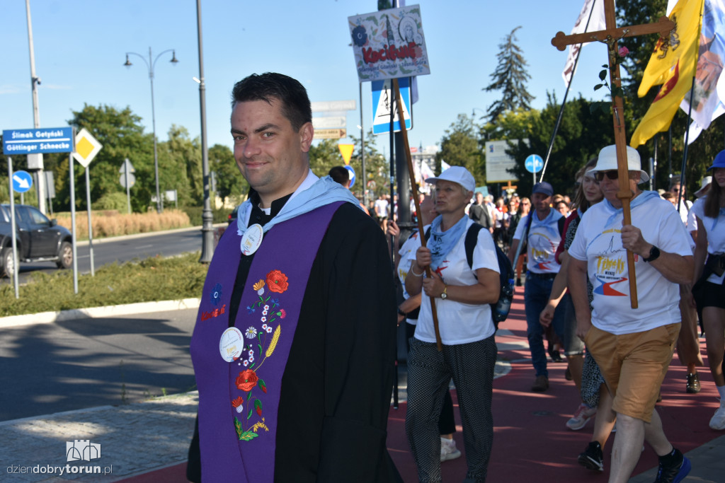 Pielgrzymka z Torunia ruszyła na Jasną Górę [FOTO]