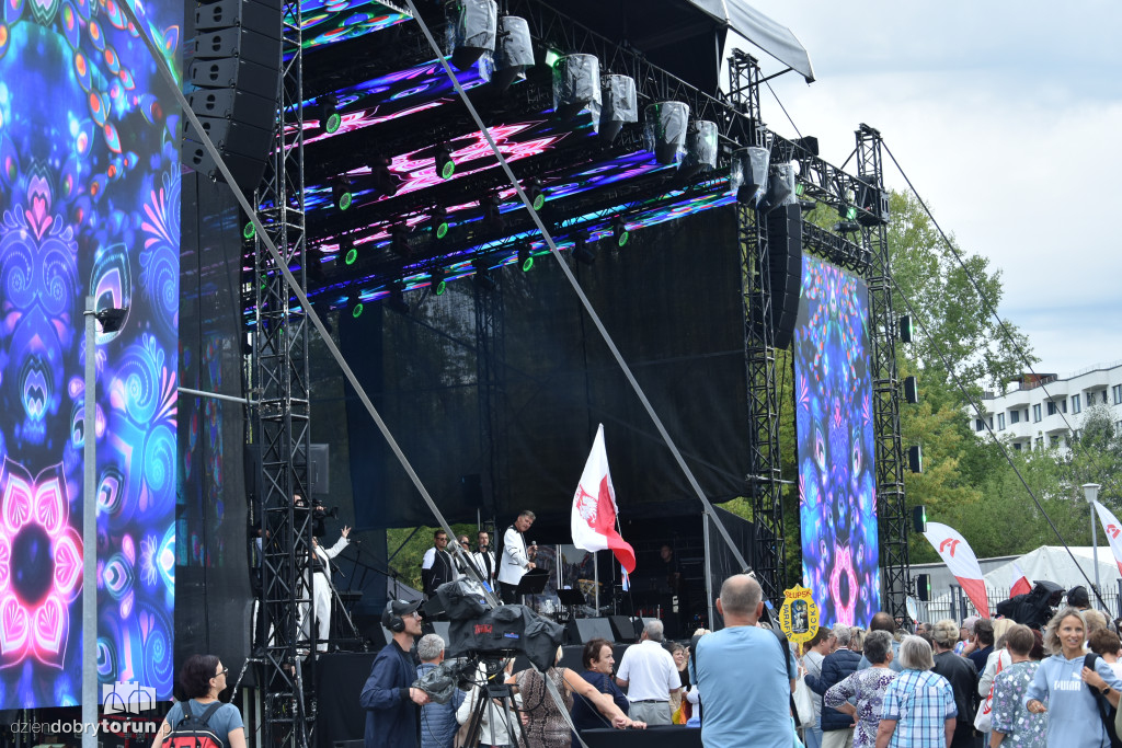 Impreza u Rydzyka! Tak bawili się w Toruniu