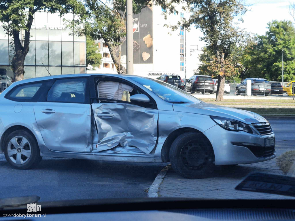 Groźna kolizja przy moście gen. Zawackiej