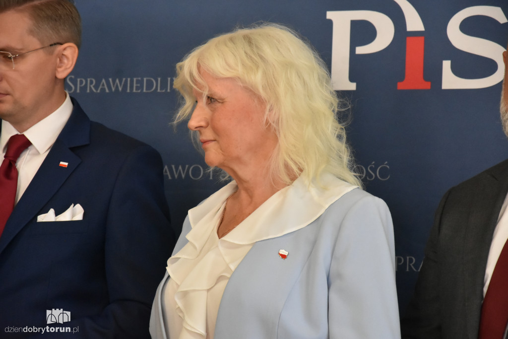 PiS przedstawiło kandydatów do Sejmu i Senatu