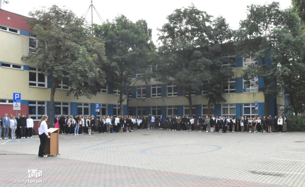 Rozpoczęcie roku szkolnego w IX LO