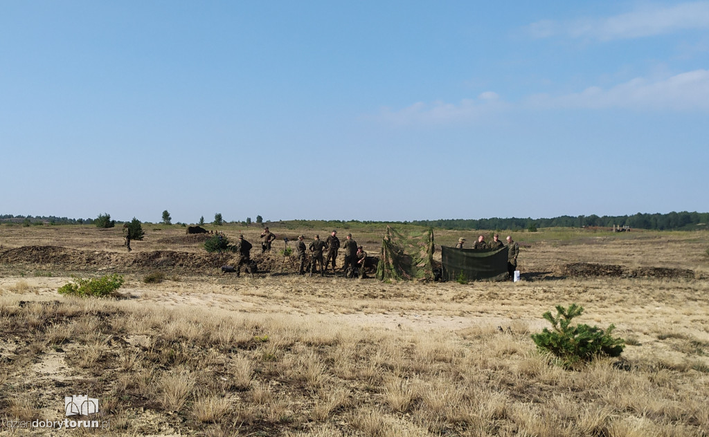 Strzelanie z granatników na poligonie