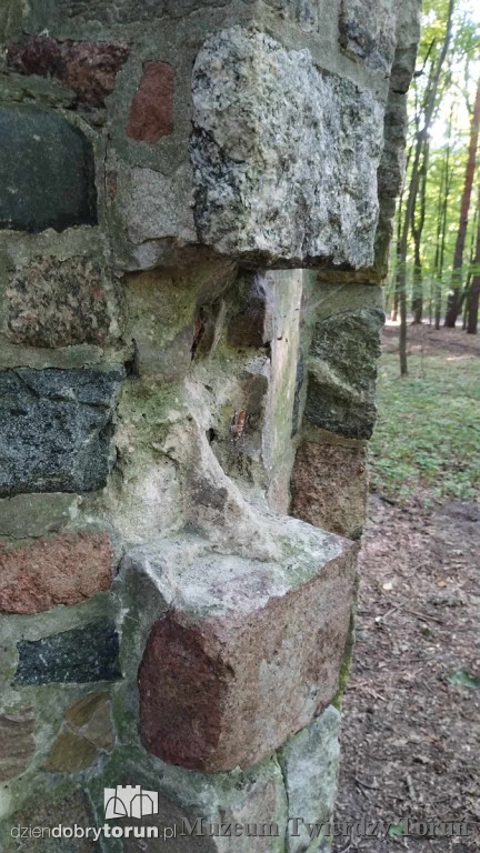 Tak wygląda zniszczony obelisk