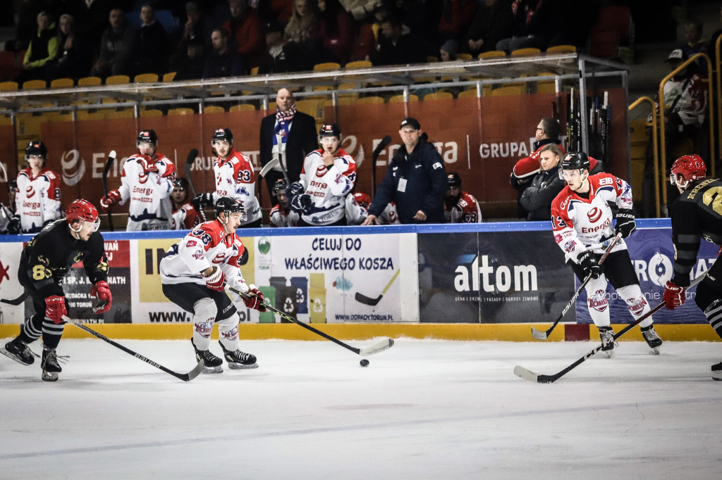 KH Energa Toruń 4 : 5 Comarch Cracovia