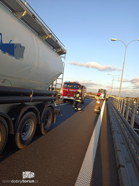 Dzwon na węźle autostradowym w Turznie