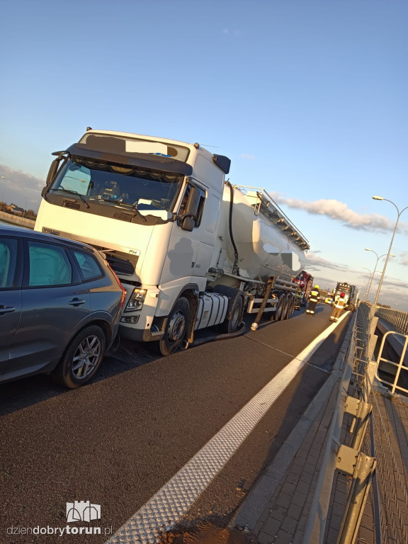 Dzwon na węźle autostradowym w Turznie