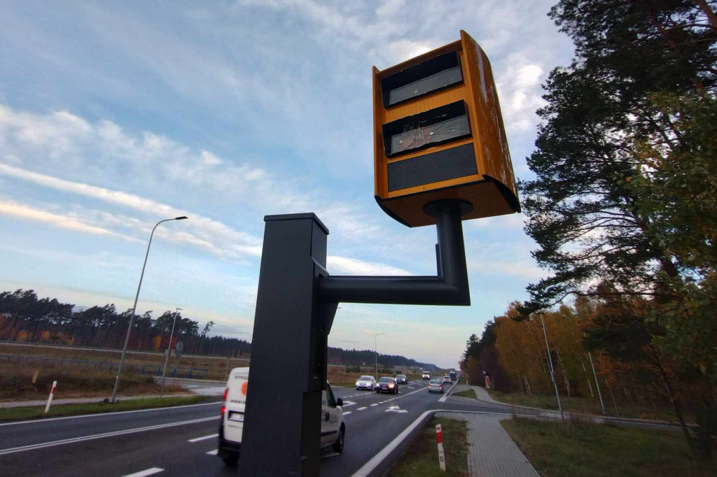 Zniszczony fotoradar na drodze krajowej nr 91