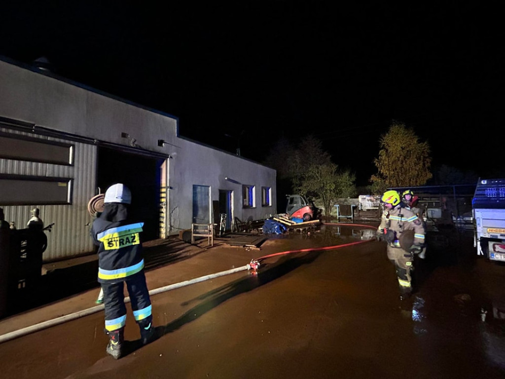 Pożar w zakładzie produkcyjnym w Siemoniu