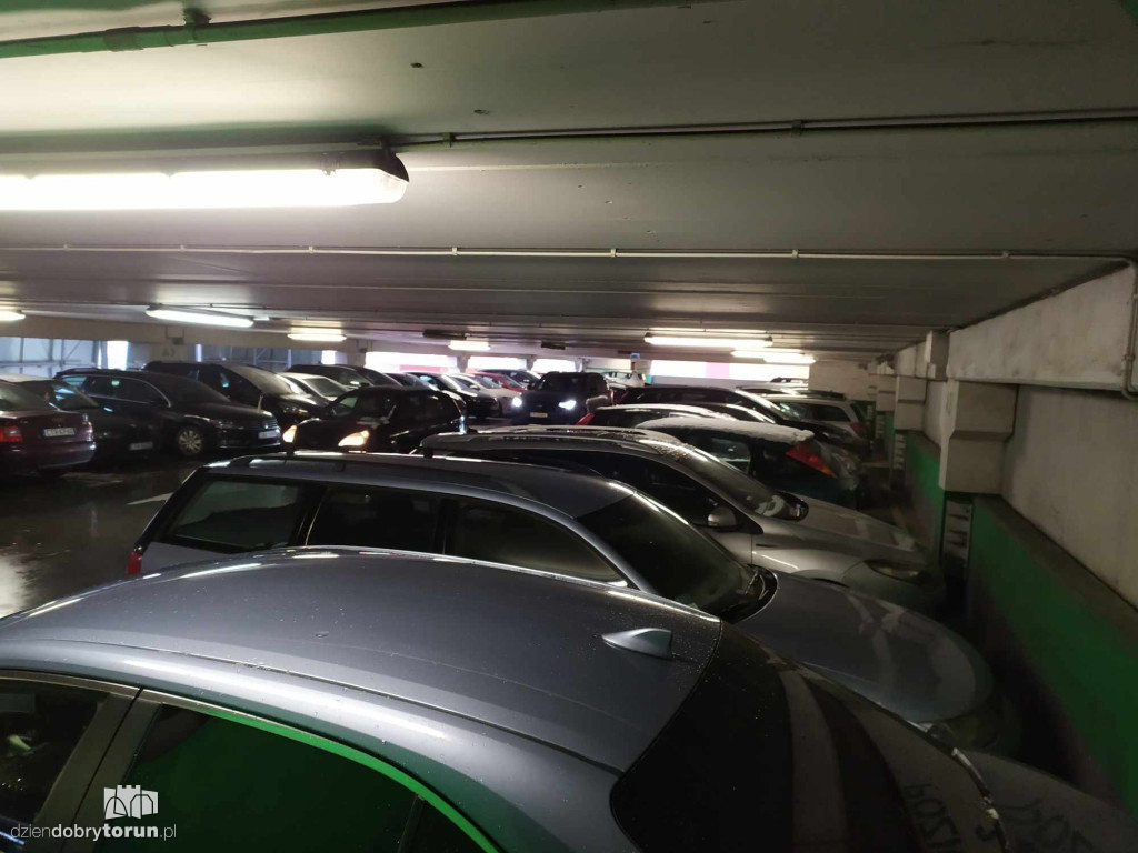 Utrudnienia na parkingu przed CH Plaza