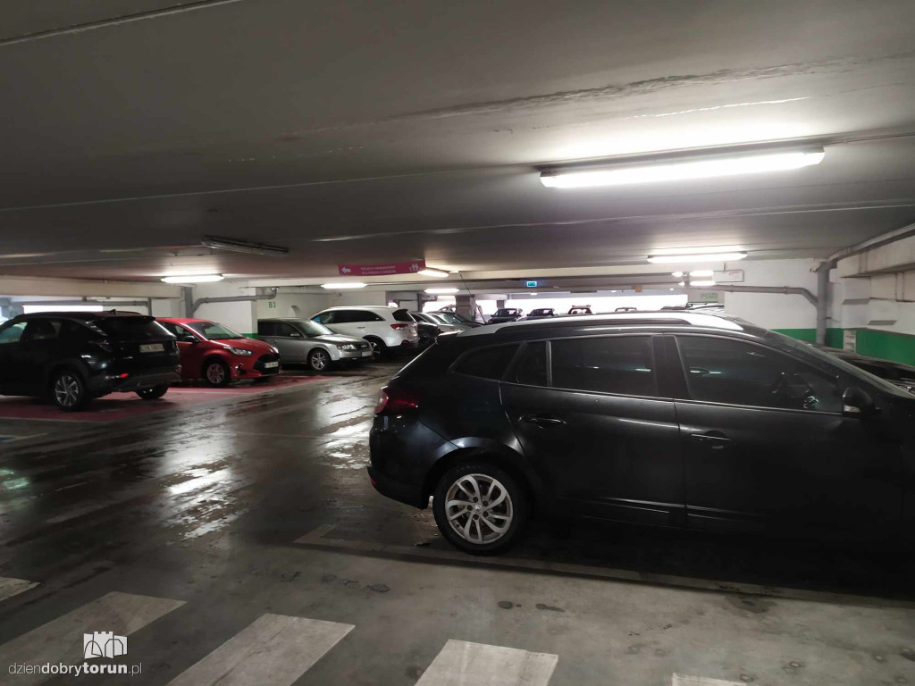 Utrudnienia na parkingu przed CH Plaza