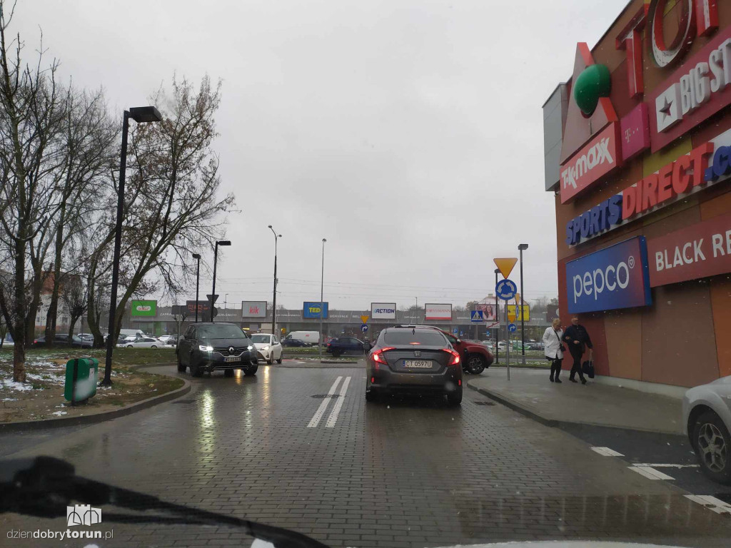 Utrudnienia na parkingu przed CH Plaza