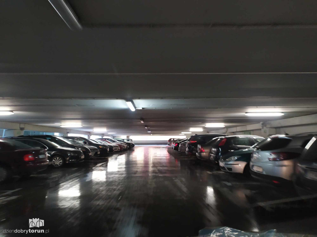 Utrudnienia na parkingu przed CH Plaza