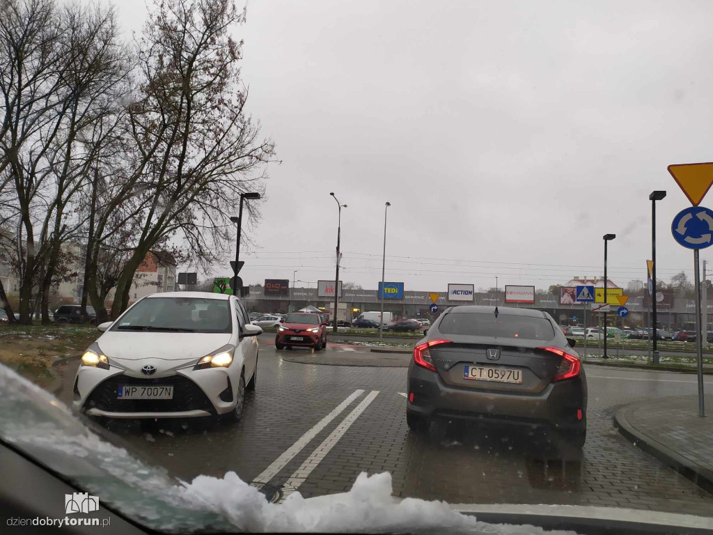 Utrudnienia na parkingu przed CH Plaza